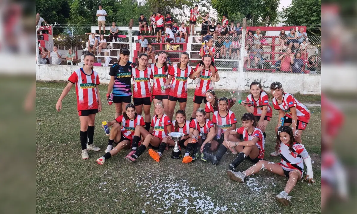Felicitan al plantel infanto juvenil femenino de Paraná
