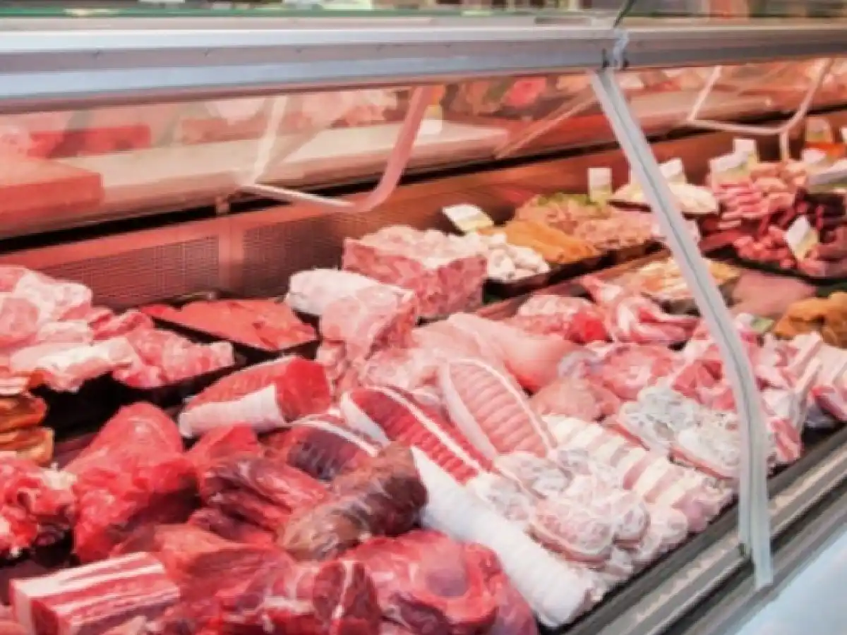 Mendoza: Policía arregló una coima con asado, cigarrillos y $ 1.300