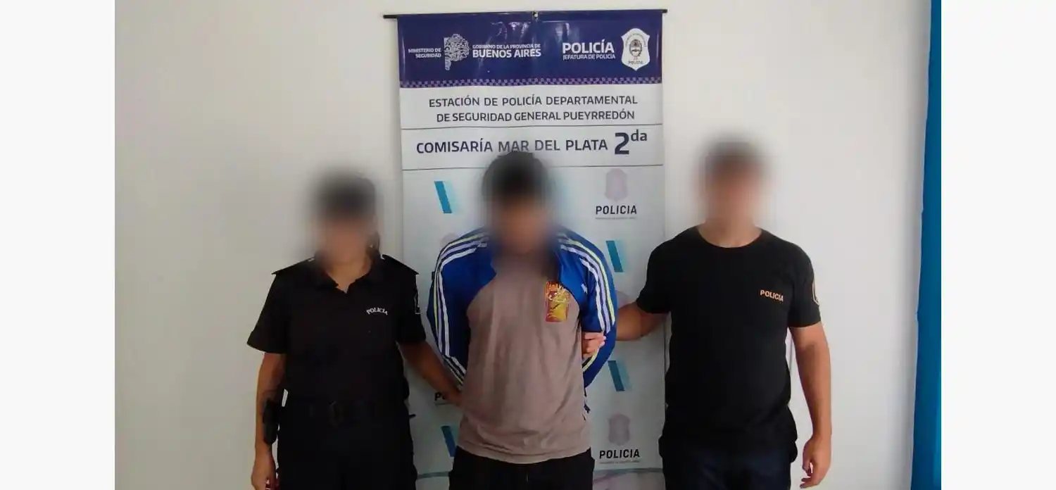 El hombre fue retenido por los pasajeros del transporte hasta la llegada de la policía.