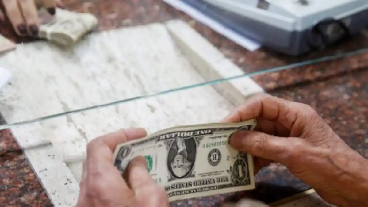 Las remesas todavía mantienen a casi un tercio de las familias venezolanas (DATOS)