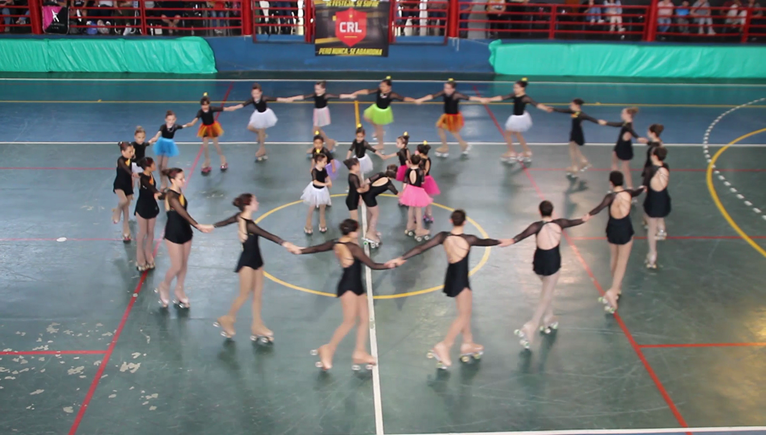 Coreografías, ritmo y talento: gran muestra de Patinaje Artístico en el Centro Recreativo