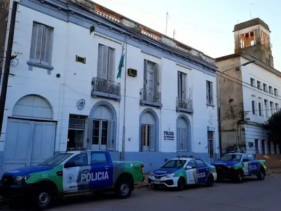 Accidente fatal en 25 de Mayo: un motociclista falleció tras impactar contra una camioneta