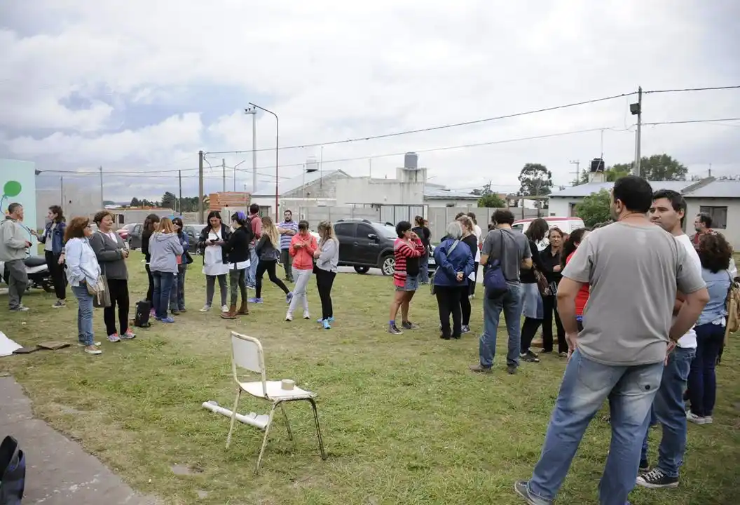 Docentes  tandilenses cumplieron con una actividad en La Movediza 