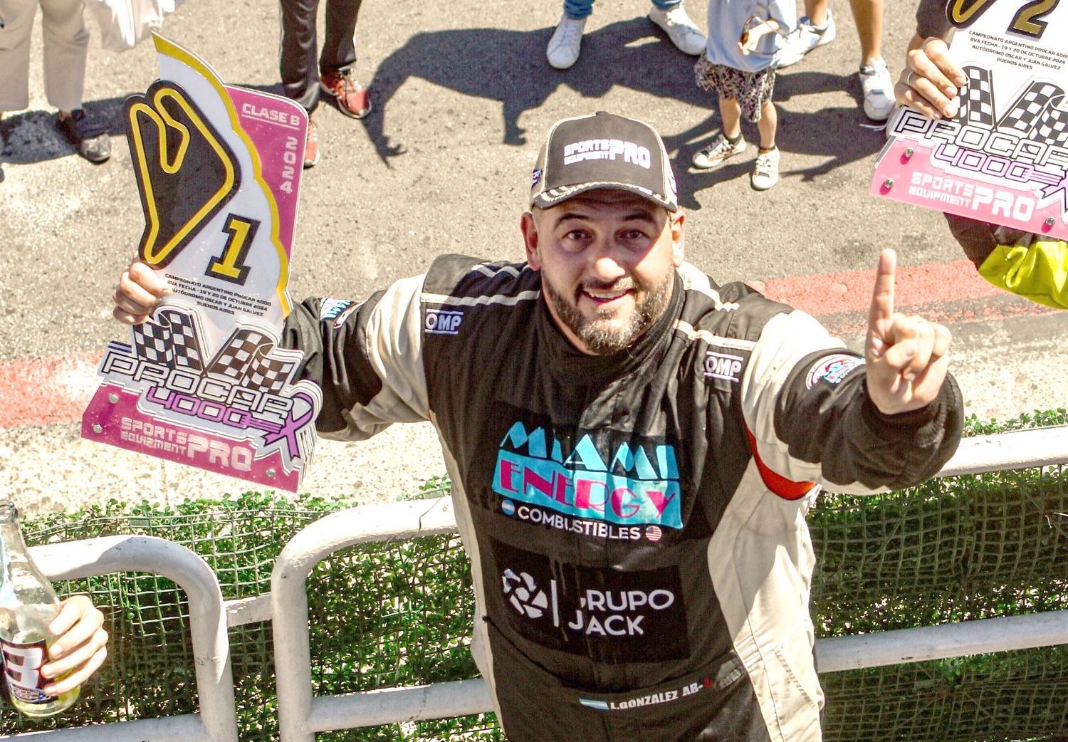 Contundencia. La exhibida por el necochense Lucas González para tener el halago de triunfar en el autódromo Oscar y Juan Gálvez