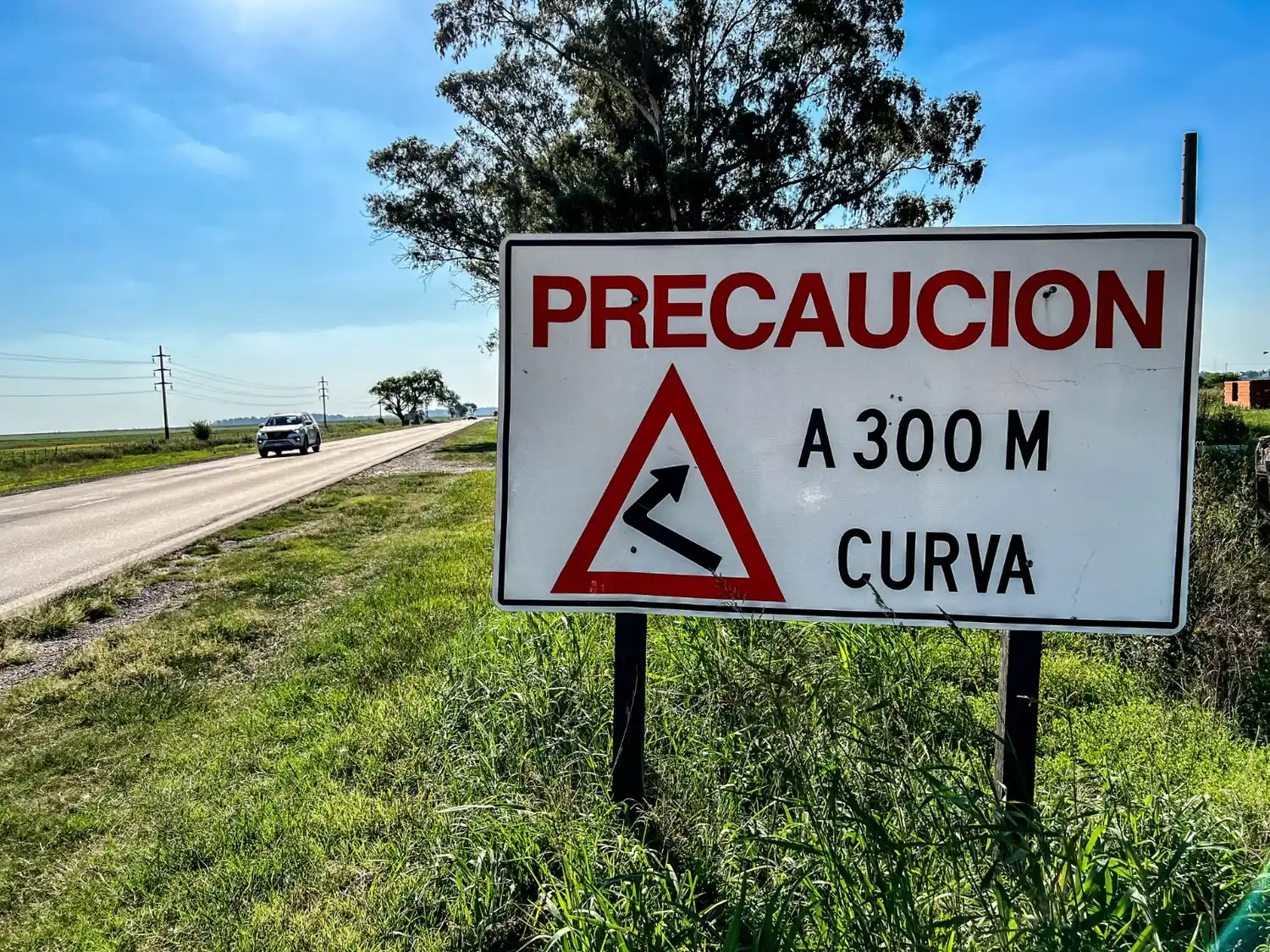 Carteles de señalización buscan atenuar la estadística que enluta ese sector de la traza.