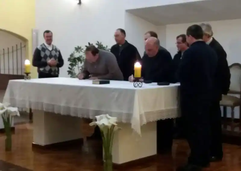 Sacerdotes de nuestro medio se reunieron con el obispo Mestre