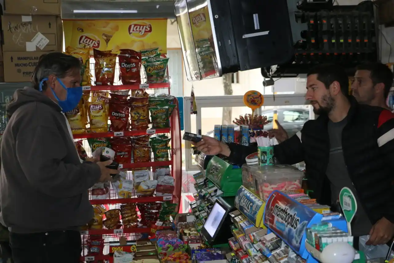 Las dos principales fábricas de cigarrillos volverán a producir este fin de semana