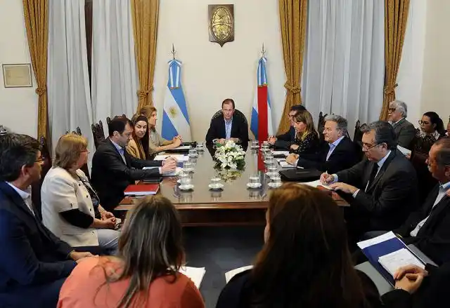 Bordet reunió a su Gabinete rearmado: reclamó “austeridad” y “compromiso al servicio de la gestión”