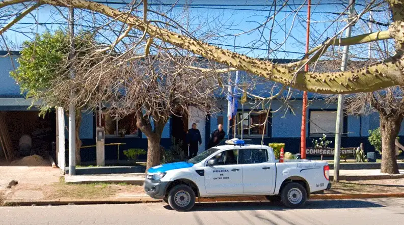 Atacaron a policías que intervinieron en una reunión social: dos heridos y dos detenidos
