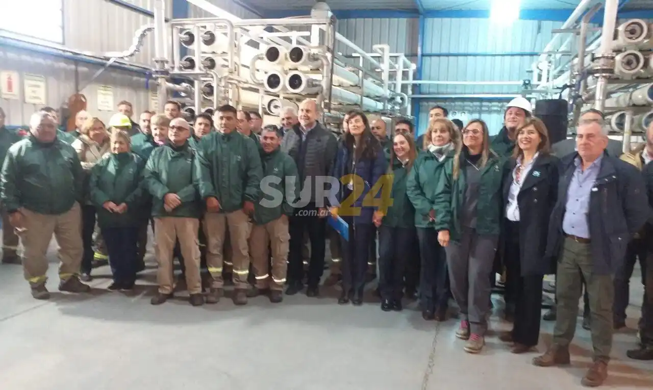El gobernador Perotti recorrió las 64 viviendas e inauguró la ampliación de la planta de agua potable en la COS