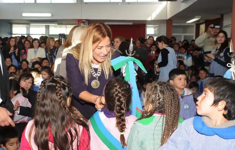 De Lucía inauguró un Jardín de Infantes en Pilar