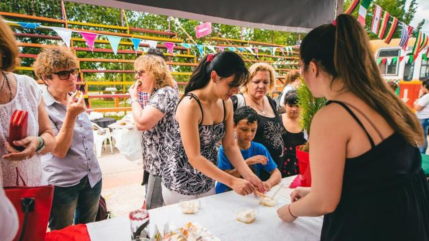 Hoy se realiza la Fiesta de las Colectividades