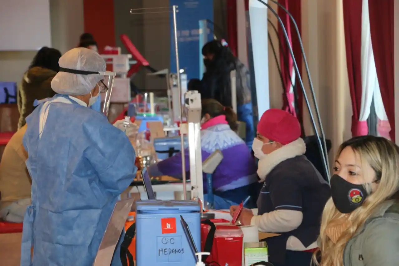 Vacunarán a 2000 gualeguaychuenses sin factores de riesgo entre hoy y mañana