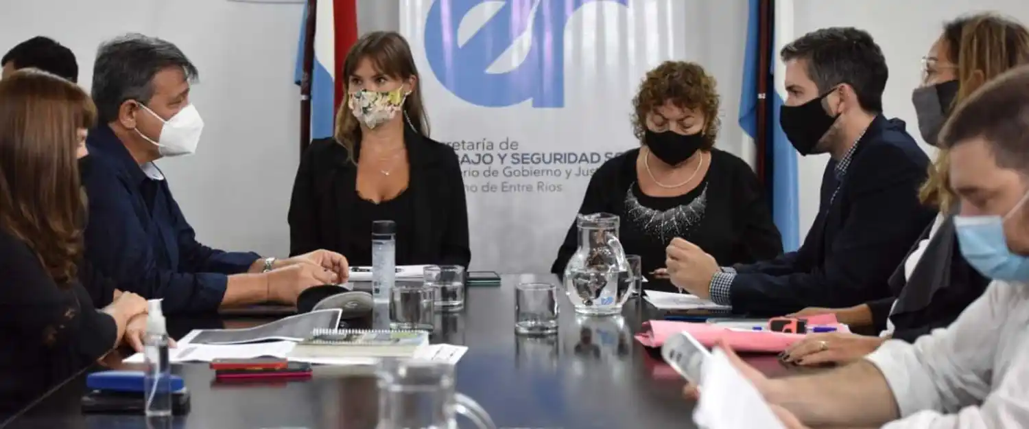 Trabajo evalúa el pedido del CGE por la presencialidad