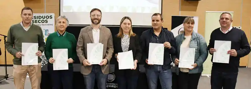 Azcué e intendentes del departamento firmaron un convenio para la gestión integral y disposición final de residuos