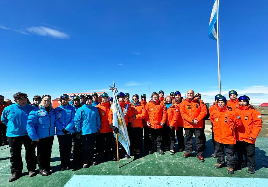 En la Antártida. Milei visitó las bases Marambio y Esperanza
