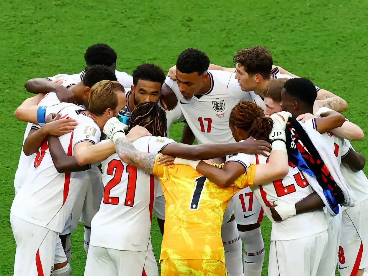 El seleccionado británico llega a las semifinales impulsado por una generación única de futbolistas que arrastra la ambición de cortar una sequía de décadas sin títulos mundiales. Foto: REUTERS/Marco Bello