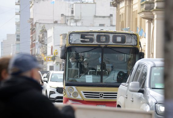 La Cámara de Transporte aplicó otro recorte en el servicio nocturno y se profundiza el conflicto