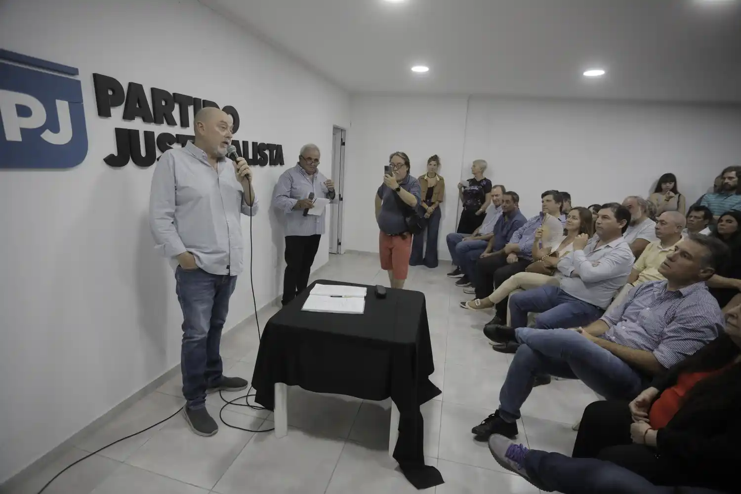 José Rossi asumió la presidencia del PJ local con un llamado a la unidad frente al escenario nacional