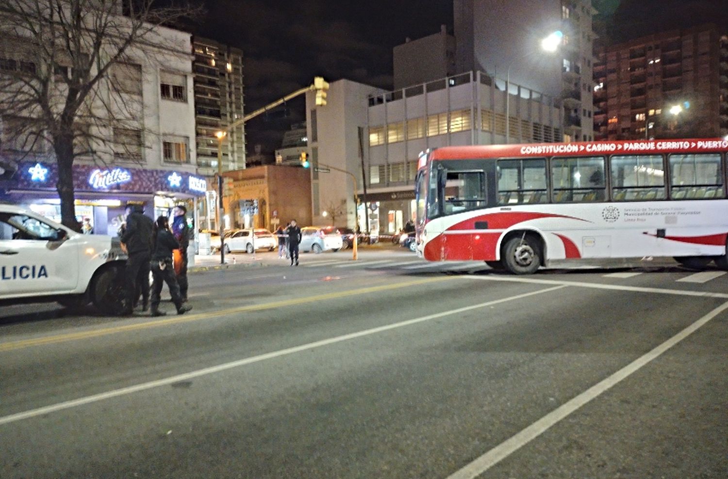 Colectivo atropelló a un peatón en Avenida Independencia