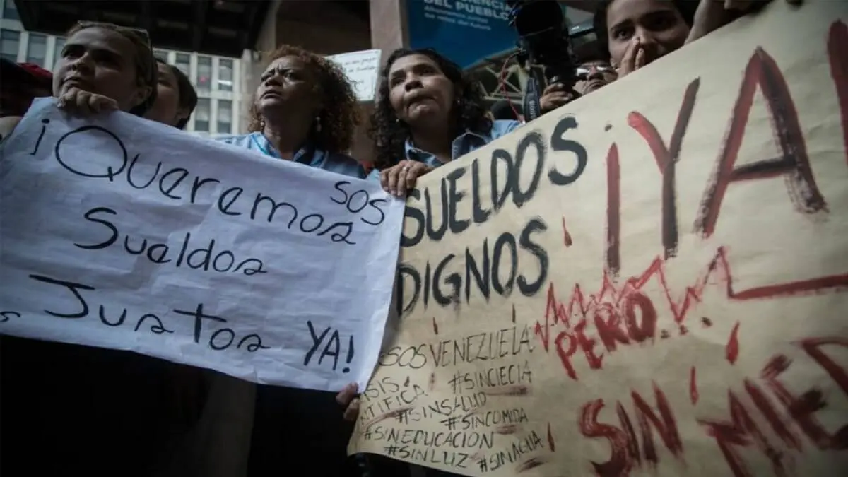 EL VENEZOLANO pasa las de Caín con un salario mínimo que pierde casi 30% en enero