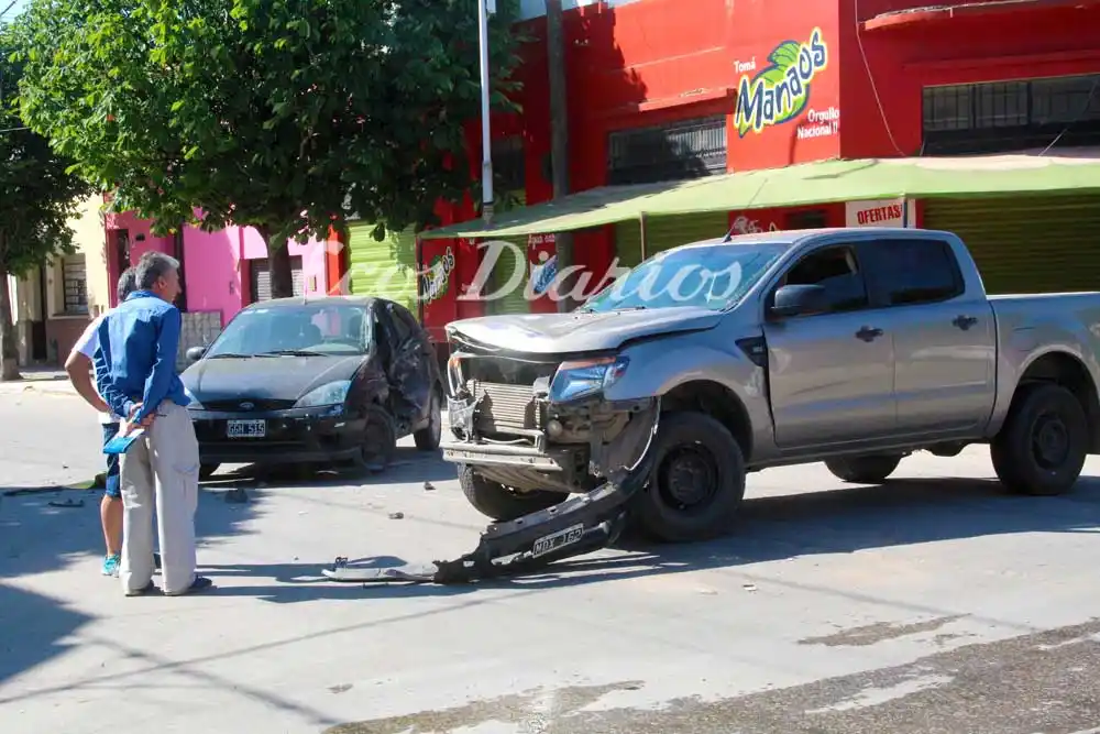 Una mujer herida tras un choque en 67 y 66
