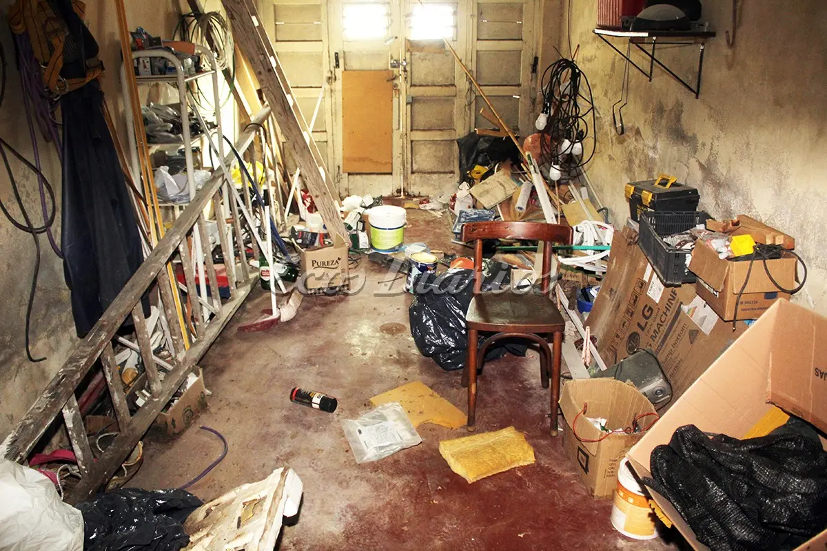Damnificado. Trabajador de la electricidad fue despojado de sus objetos en un inmueble de calle 55