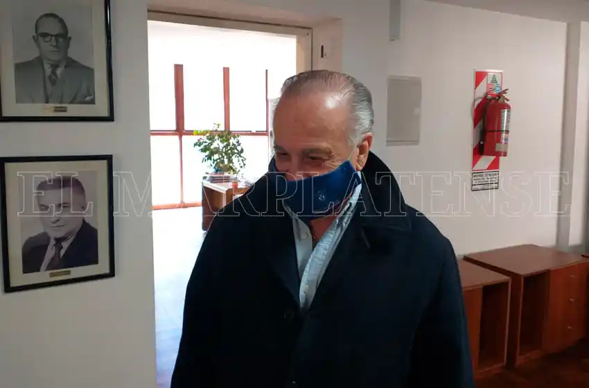 La UCIP pidió controles en los hipermercados que venden productos no esenciales