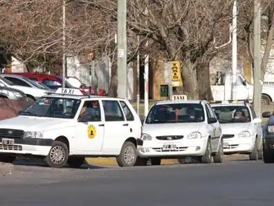 Desde este lunes, la bajada de bandera de los taxis pasó a costar 700 pesos en Tandil