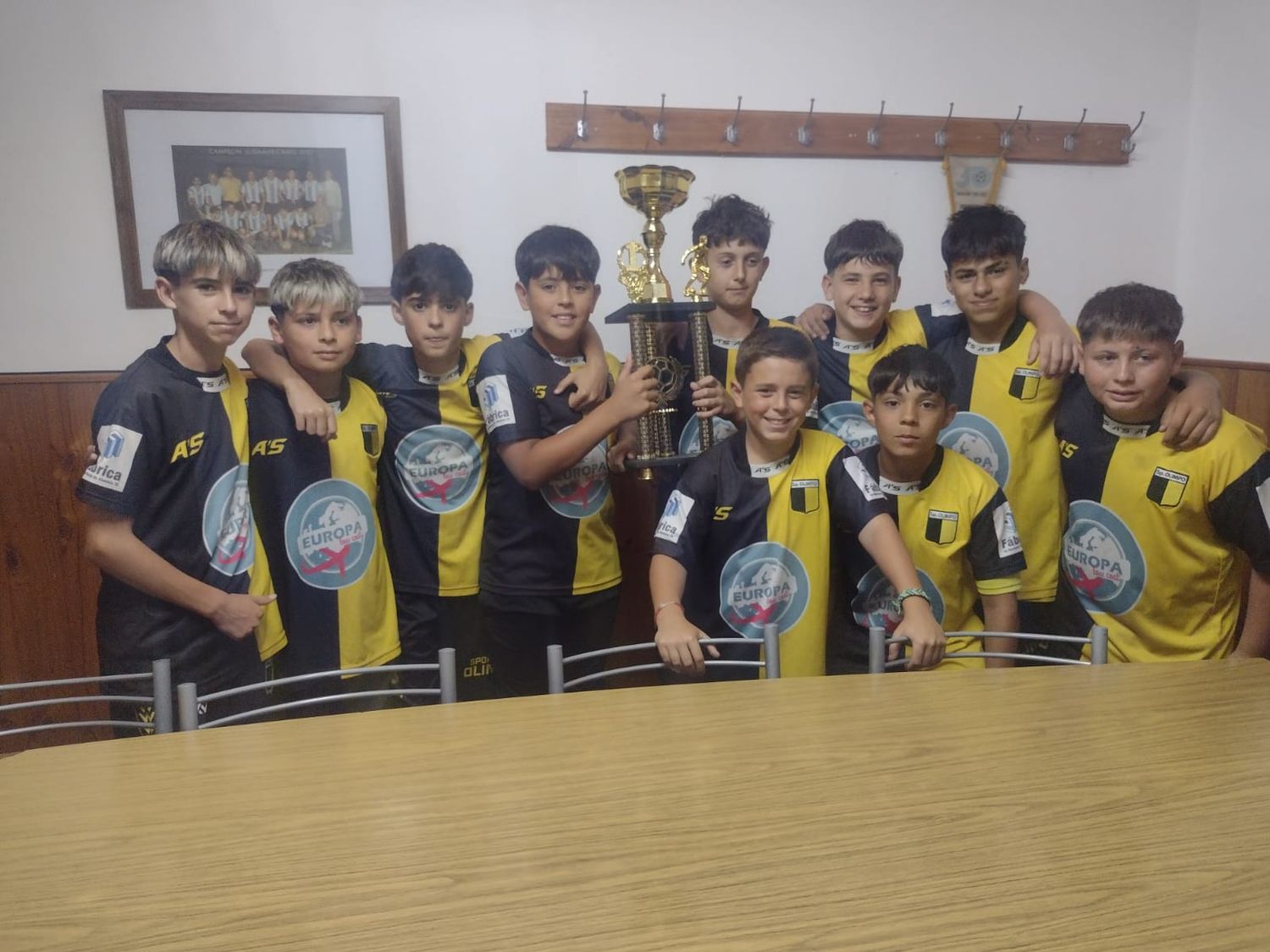 Los campeones de inferiores recibieron sus trofeos