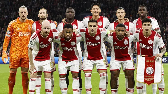 Insólito: un club importante europeo echó a siete futbolistas por ¡WhatsApp!