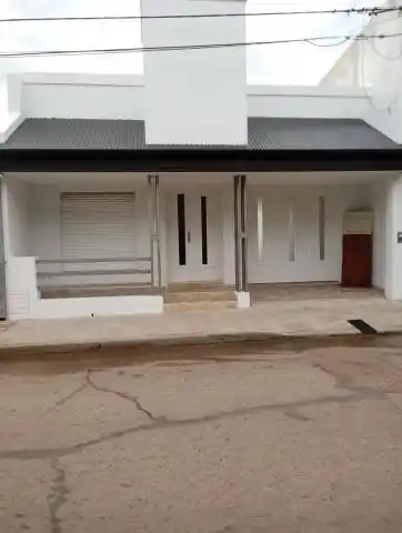 Ivana González la feliz poseedora de la
casa a estrenar de Centro Bancario
