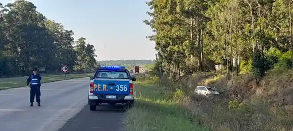 Dos heridos tras el despiste de un automóvil en la autovía Artigas 