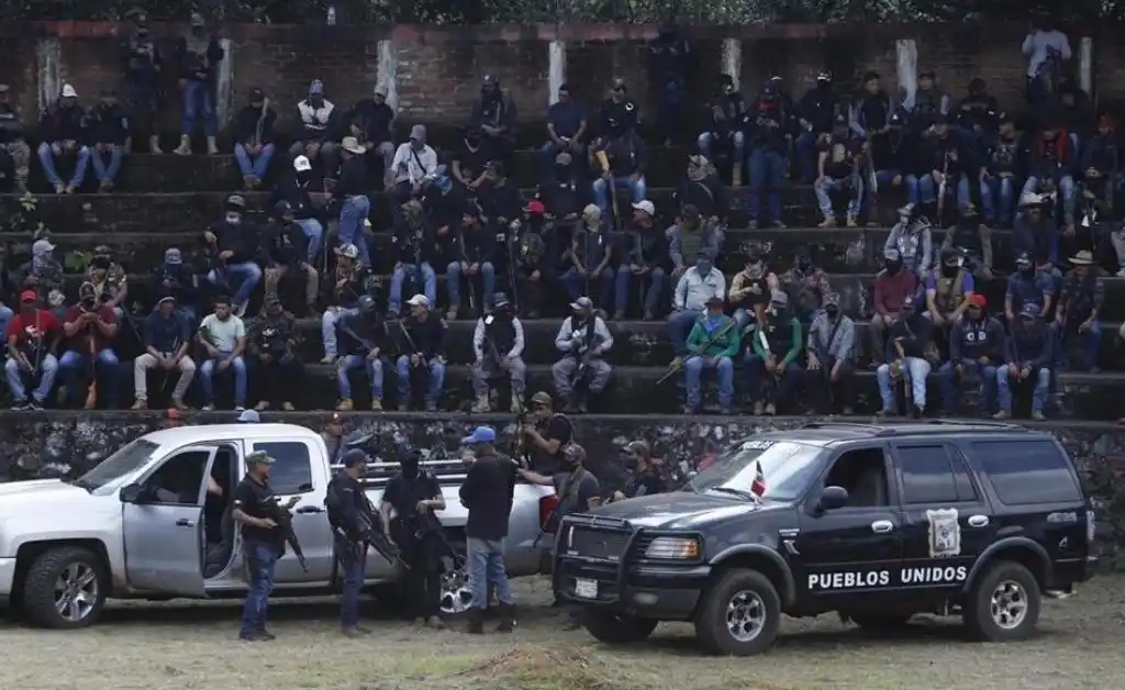 Civiles armados toman un municipio “hasta que se controle el crimen organizado”