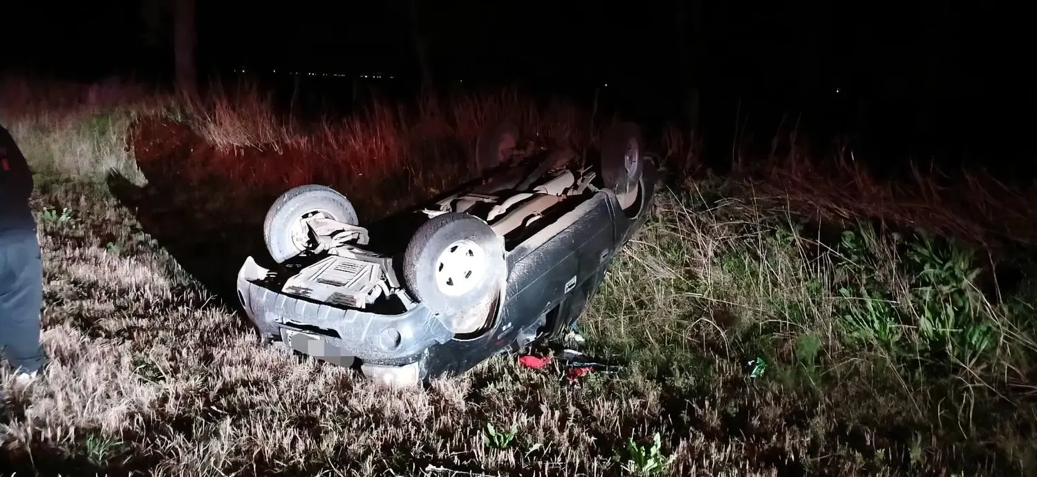 Volcó una camioneta en la Ruta Provincial 32-S y dos personas fueron trasladadas