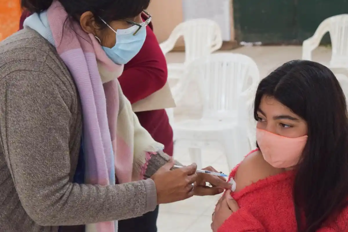 Vacunación: hoy aplican Pfizer y Sinopharm