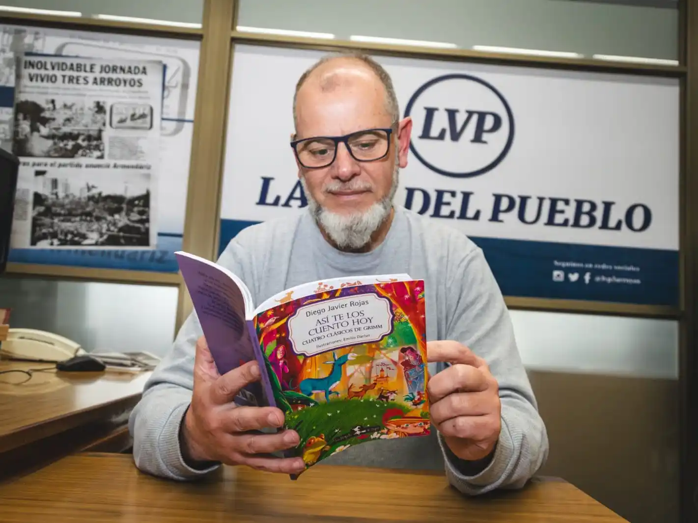 Maestro, bibliotecario, promotor de la lectura y escritor. Diego Javier Rojas visitó Tres Arroyos