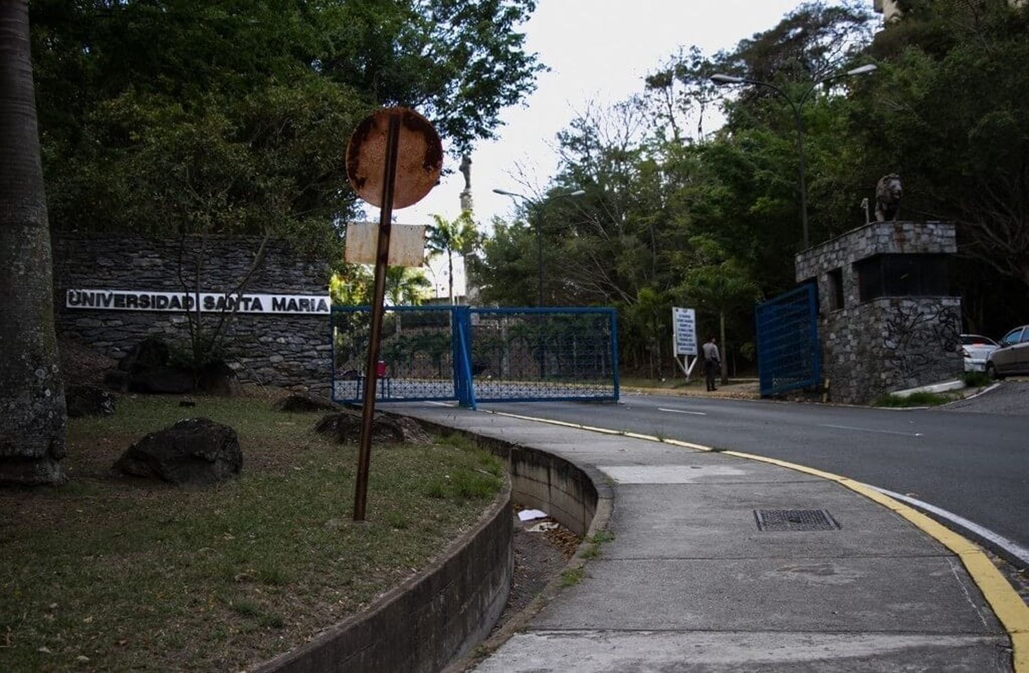 ¡La dejaron cerca de la USM!  Secuestraron y apuñalaron a una abuela de 75 años