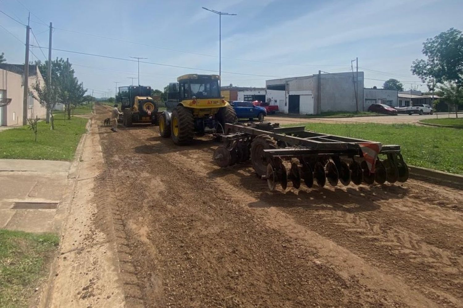 Realizaron mantenimiento en calle Alsina para mejorar el escurrimiento y la circulación