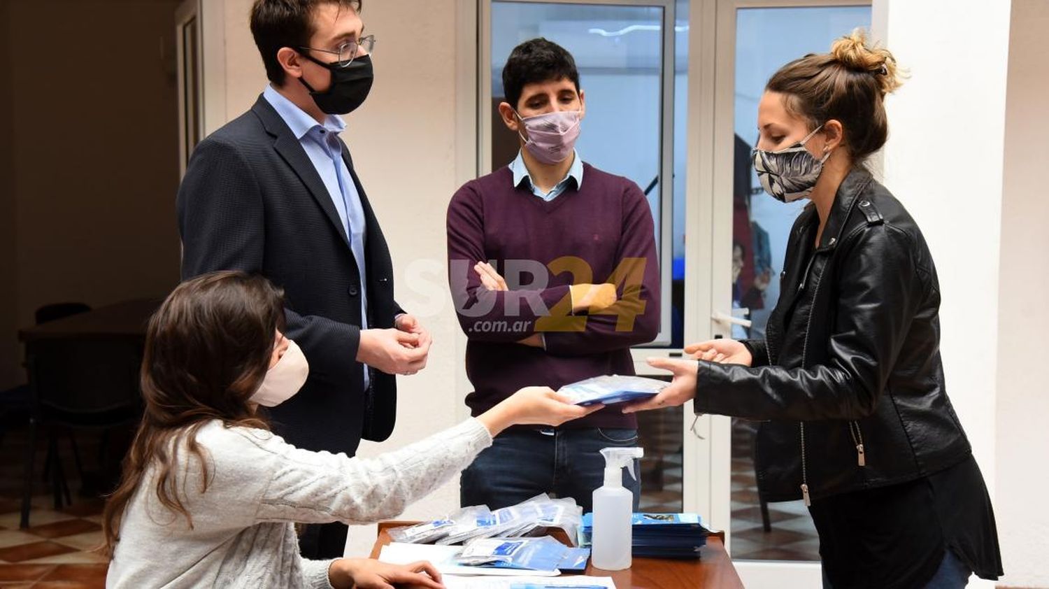 Huerta familiar santafesina: Comenzó la entrega de kits de semillas