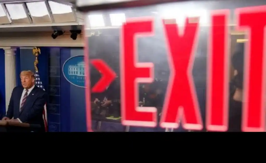 Cuatro canales de EE.UU. sacaron a Trump del aire mientras se declaraba ganador y denunciaba fraude