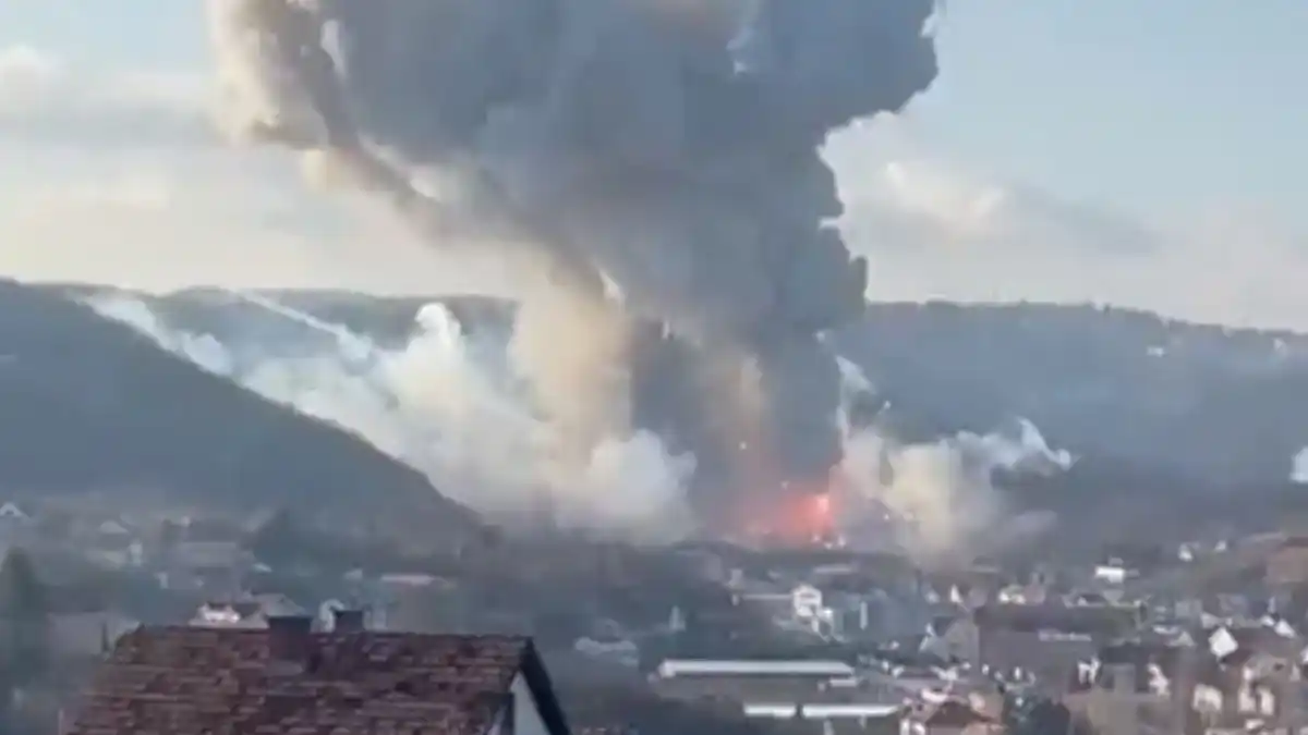 Explosiones en un depósito de combustible para cohetes: 2 muertos y decenas de heridos