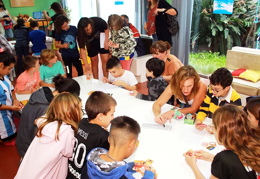 El Centro Cultural volvió a colmarse de fanáticos de las figuritas del Mundial