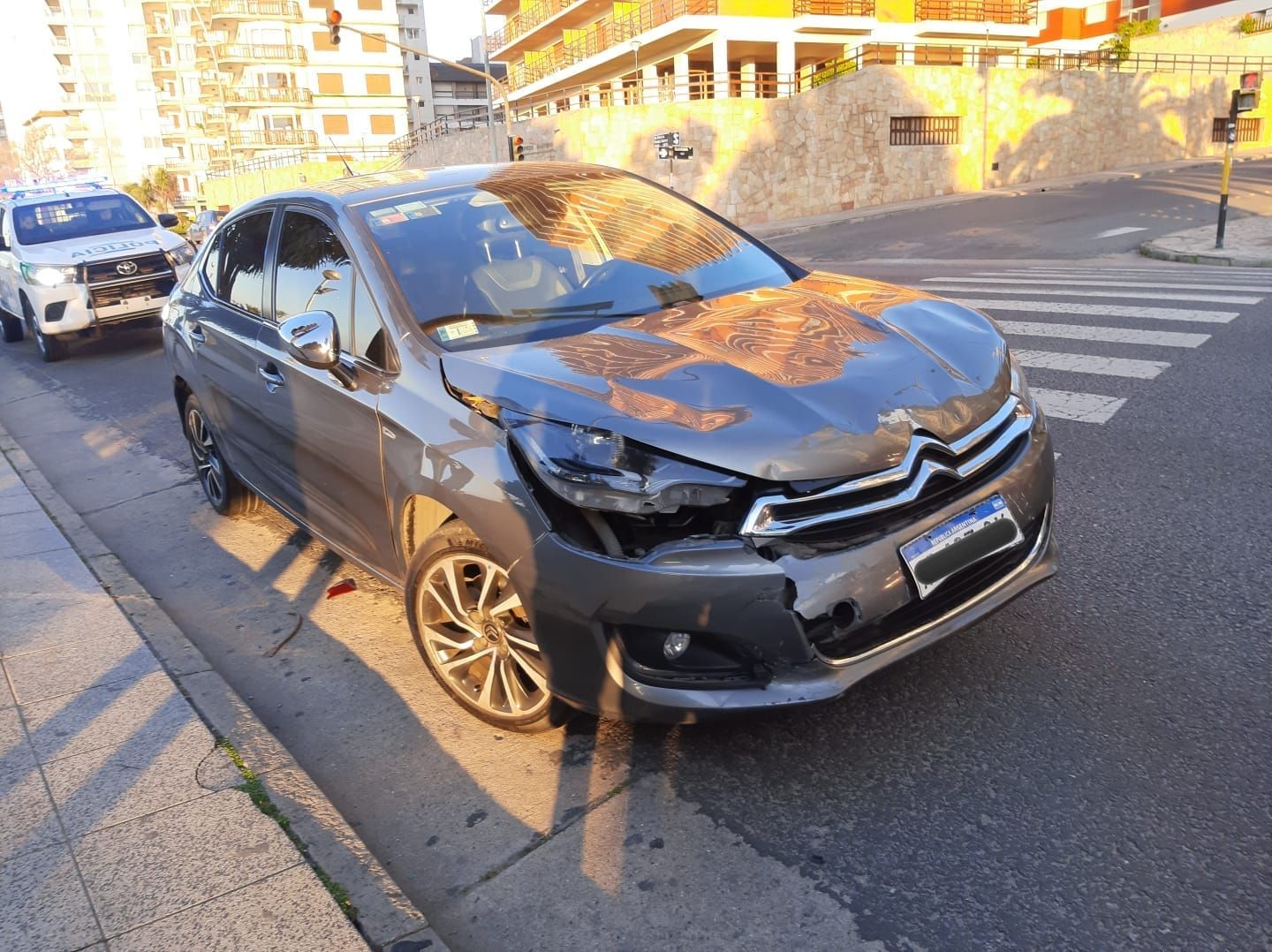 Choque en la costa con un hombre hospitalizado.