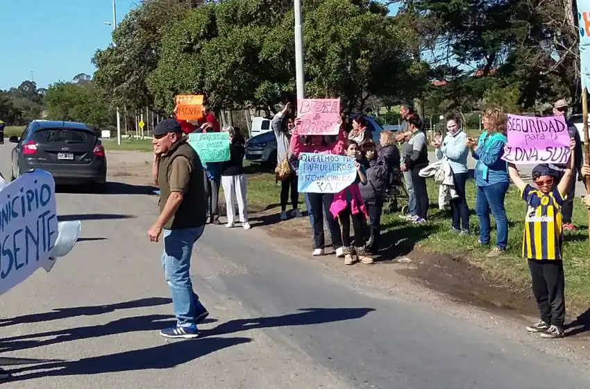 Vecinos de zona sur cortaron Ruta 11 tras una "ola de entraderas"
