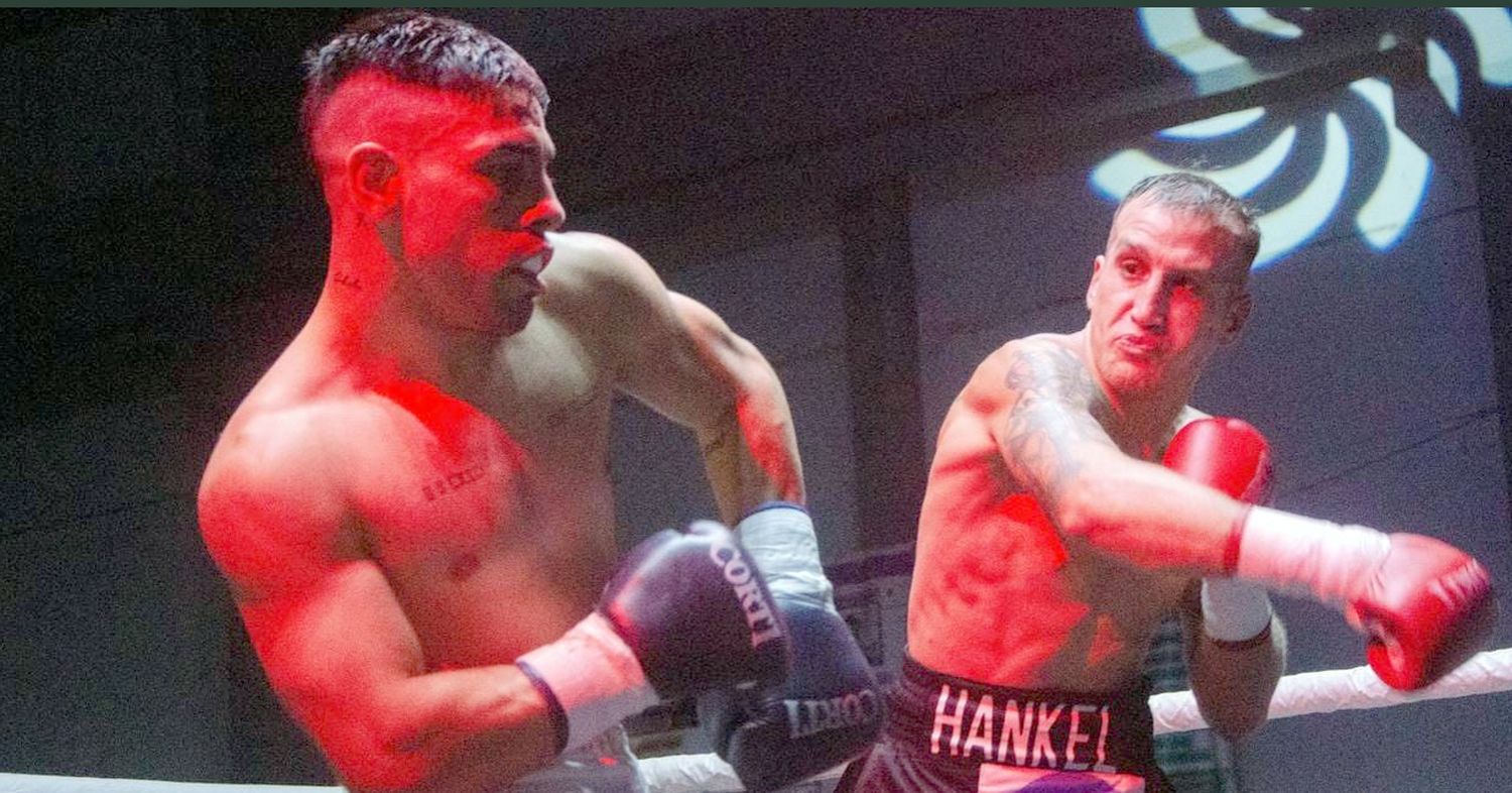 Súper ligero. Palacios y Benítez animaron la velada en el Polideportivo