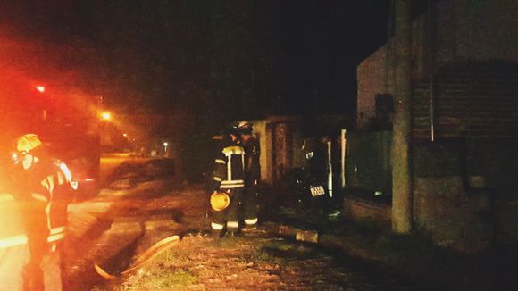 La furia de un joven con su padrastro, que terminó con incendio y destrozos, tenía antecedentes
