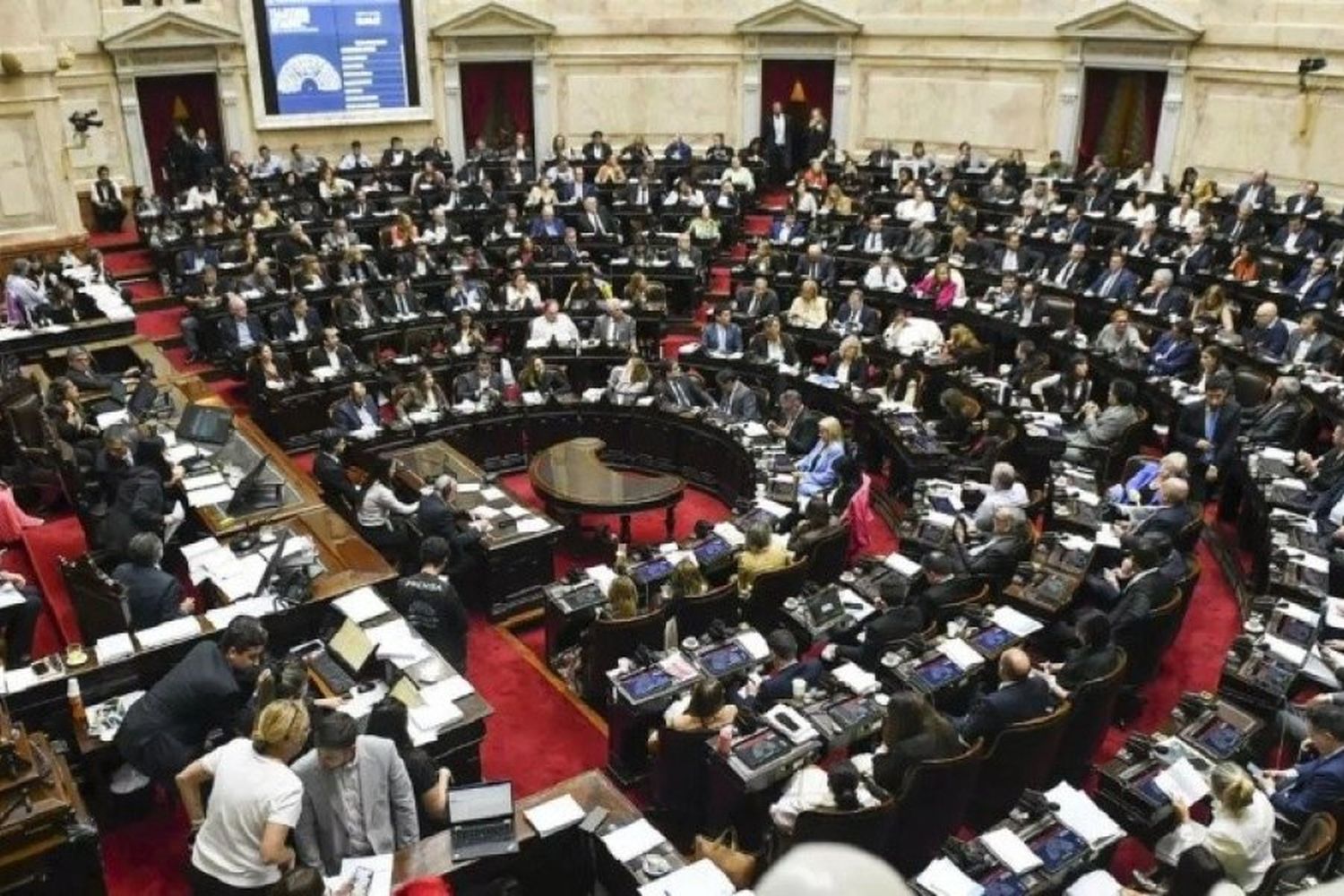 La ley Bases vuelve a comisión en Diputados y el Gobierno apunta a restablecer el paquete fiscal