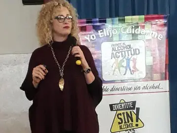Más de mil jóvenes en la charla de Geraldine Peronace