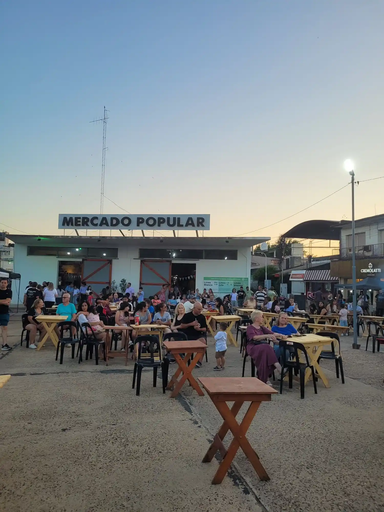 Villaguay vivió una noche de sabores, música y encuentro en la II Feria Gastronómica